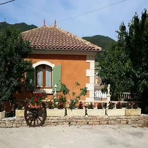 https://casa-das-oliveiras-flassans-sur-issole.fr-provencehotel.com